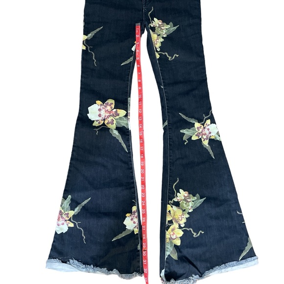 Free People Miami Nights RARE floral flare jeans size 24 unique classic boho - Picture 9 of 10